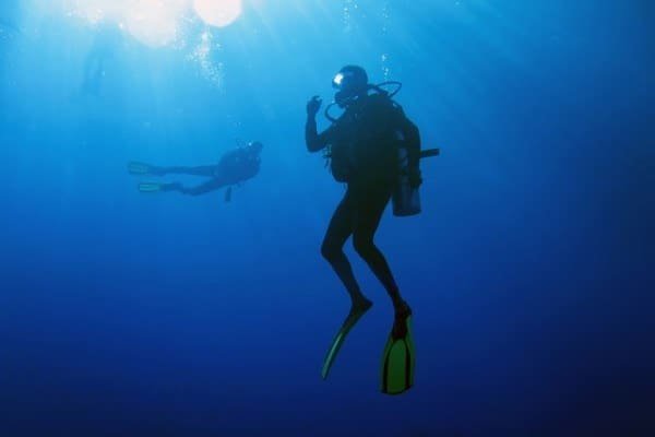How Deep Can You Scuba Dive Without Decompression Stops (GUIDE)